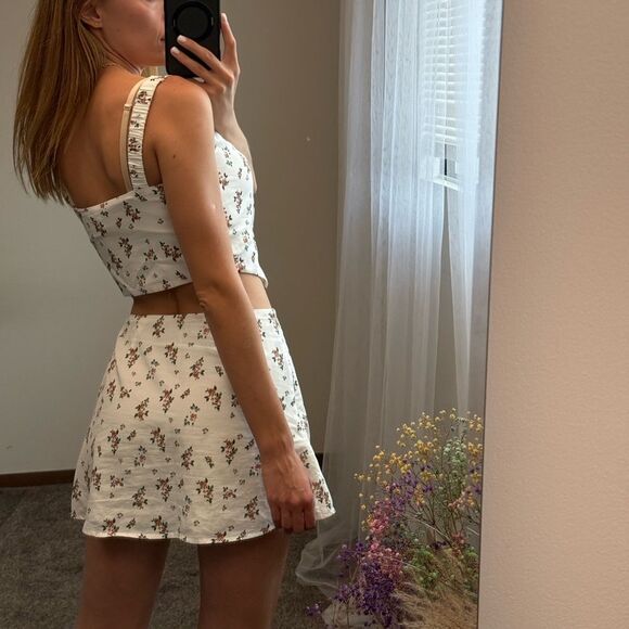 Floral White Dress - Picture 2 of 8